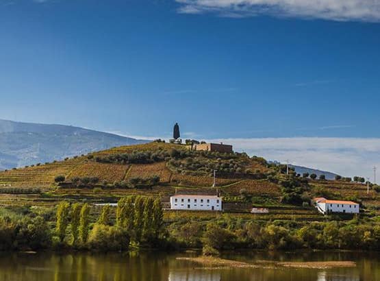 Cruzeiro no rio douro