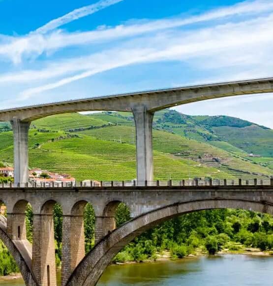 Cruzeiro no rio douro